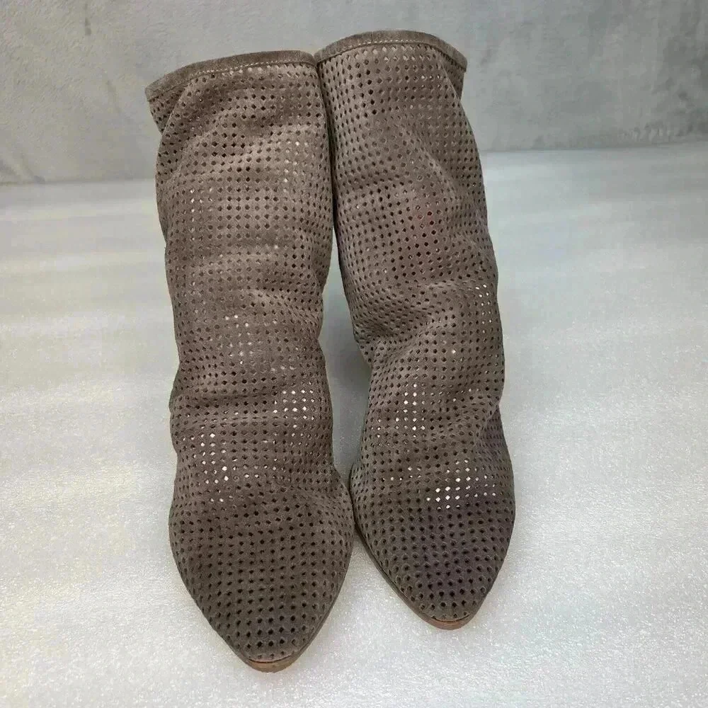 JEFFREY CAMPBELL Jenelle Laser Cut Soft Leather Bootie‎ women's 9.5 M Block Heel